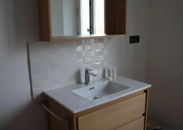 Oda ve Kahvaltı La Goutte D'or Avize